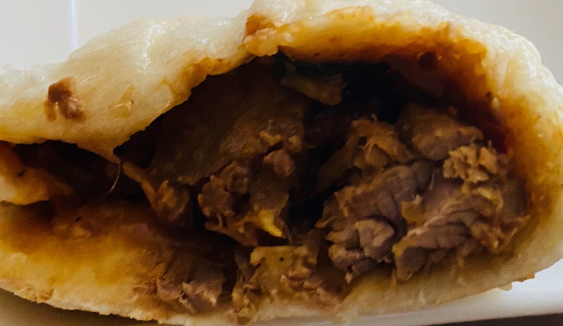 Broodje bapao met rendang