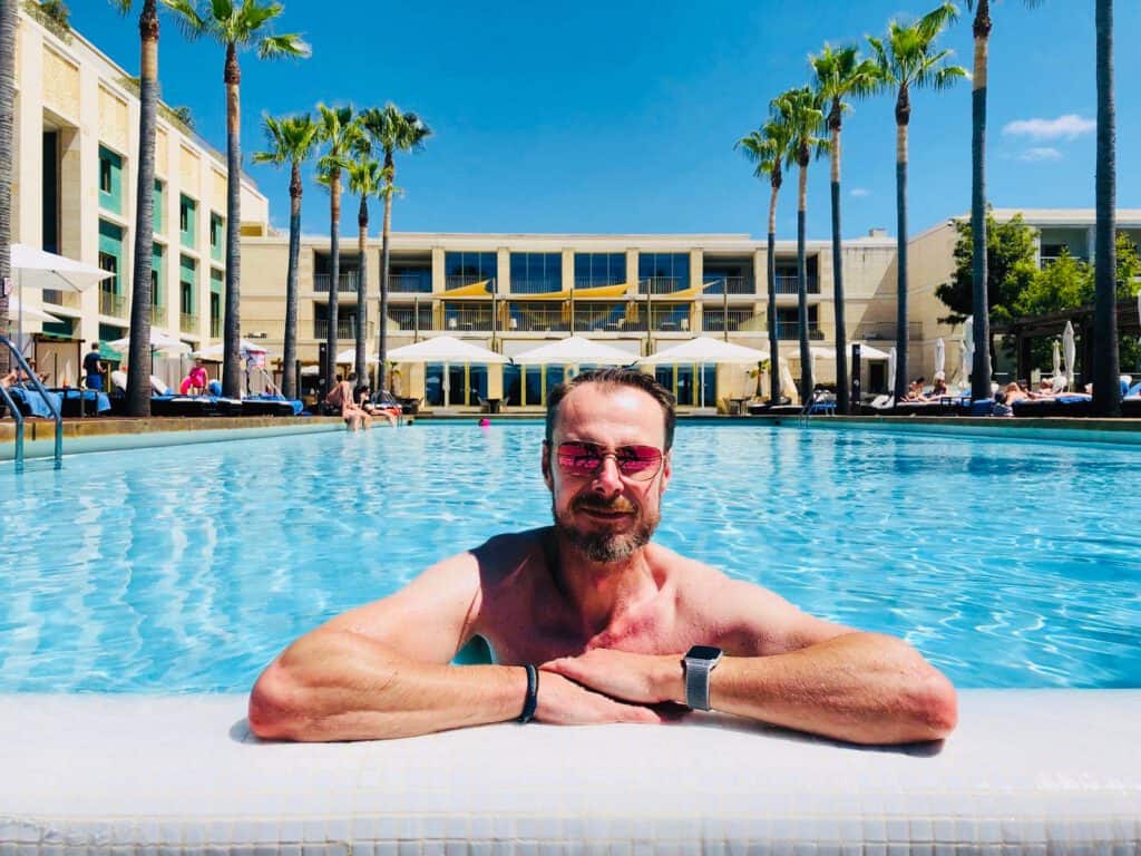 Cees in the pool of Anantara in the Algarve