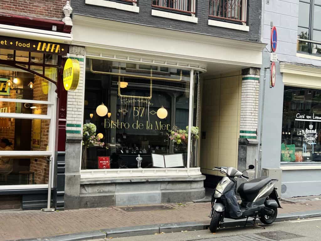 Buitenkant bistro de la mer