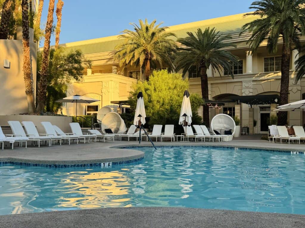 Swimming pool Four Seasons Las Vegas