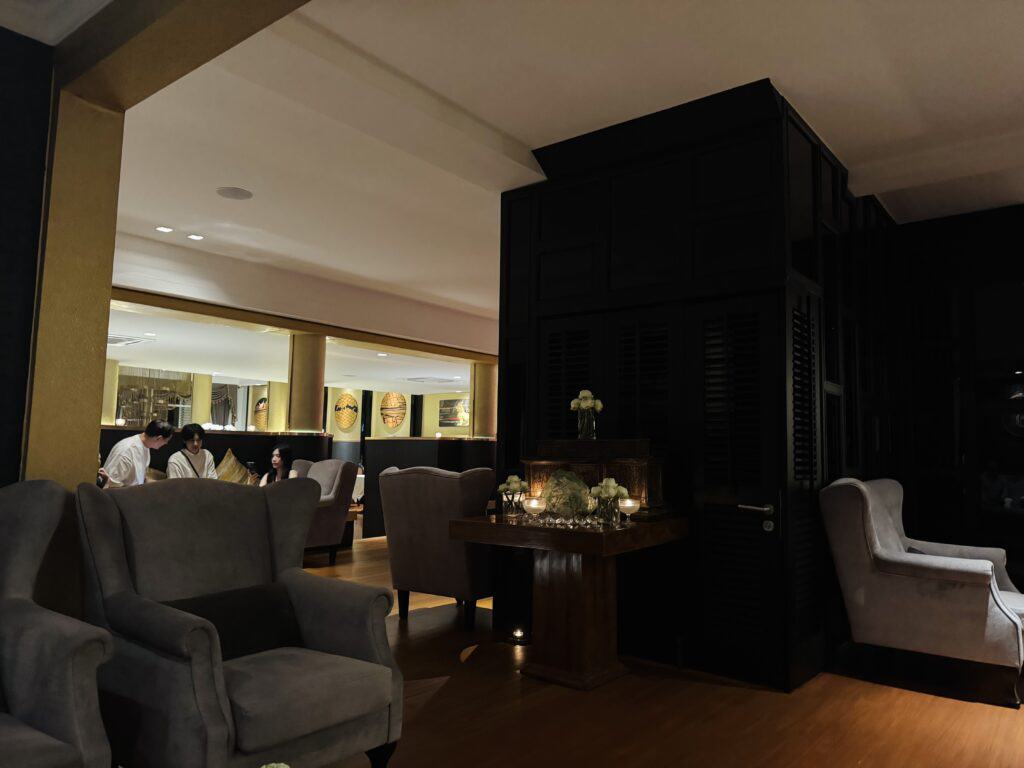 Lounge area of restaurant R-Haan with comfortable chairs and warm lighting.